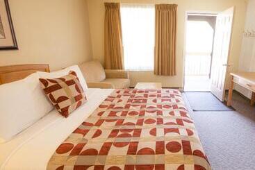 مُتل Crystal Springs Lodge