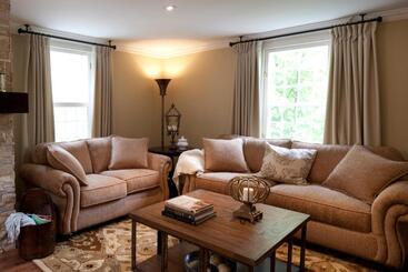 استراحتگاه 124 On Queen Hotel & Spa