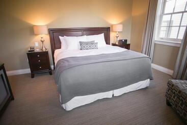 استراحتگاه 124 On Queen Hotel & Spa