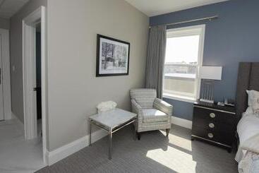 استراحتگاه 124 On Queen Hotel & Spa