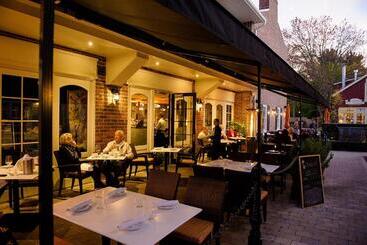 استراحتگاه 124 On Queen Hotel & Spa