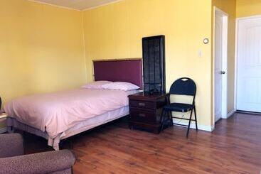 Stampeder Motel