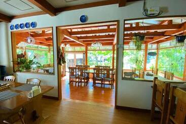 تختخواب و صبحانه Hakuba Pension & Log Hotel Meteor