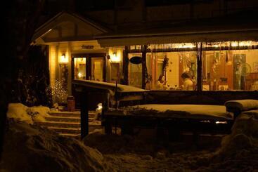 تختخواب و صبحانه Hakuba Pension & Log Hotel Meteor
