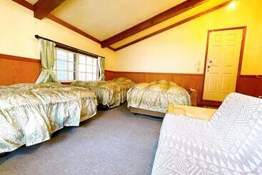 تختخواب و صبحانه Hakuba Pension & Log Hotel Meteor