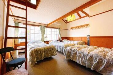 تختخواب و صبحانه Hakuba Pension & Log Hotel Meteor