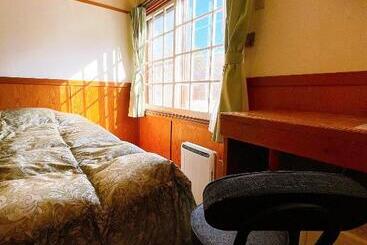 تختخواب و صبحانه Hakuba Pension & Log Hotel Meteor