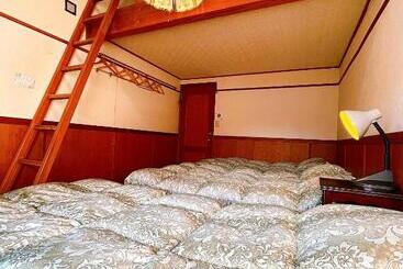 تختخواب و صبحانه Hakuba Pension & Log Hotel Meteor