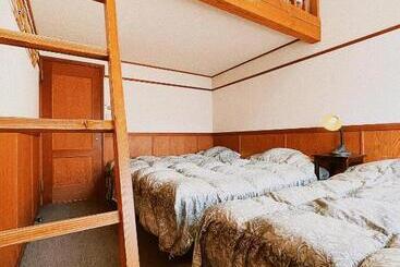 تختخواب و صبحانه Hakuba Pension & Log Hotel Meteor
