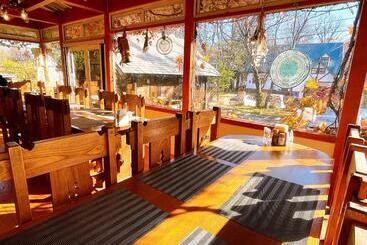 تختخواب و صبحانه Hakuba Pension & Log Hotel Meteor