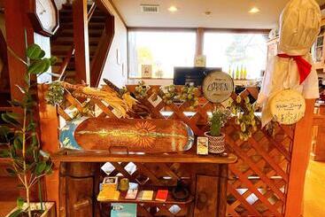 تختخواب و صبحانه Hakuba Pension & Log Hotel Meteor