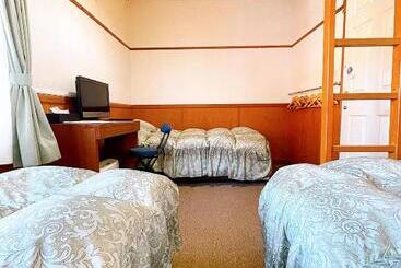 تختخواب و صبحانه Hakuba Pension & Log Hotel Meteor
