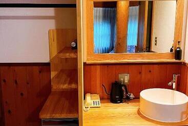 تختخواب و صبحانه Hakuba Pension & Log Hotel Meteor
