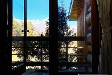 تختخواب و صبحانه Hakuba Pension & Log Hotel Meteor