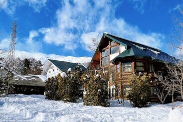 تختخواب و صبحانه Hakuba Pension & Log Hotel Meteor