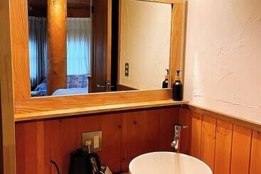 تختخواب و صبحانه Hakuba Pension & Log Hotel Meteor