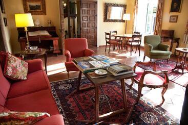 هتل Casona El Arral