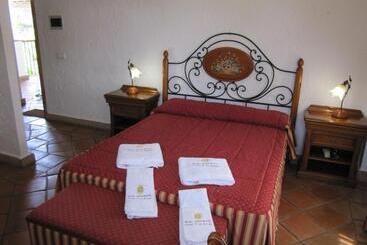 هتل Cortijo Las Grullas