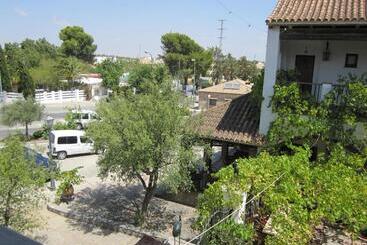 هتل Cortijo Las Grullas