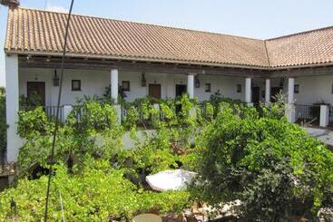 هتل Cortijo Las Grullas