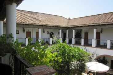 هتل Cortijo Las Grullas