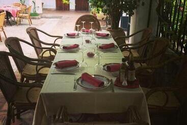 هتل Cortijo Las Grullas