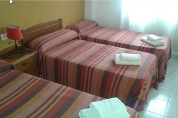 هتل Hostal Neus