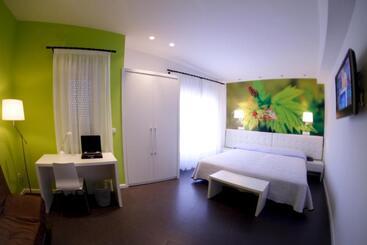 هتل Villa Sonsierra