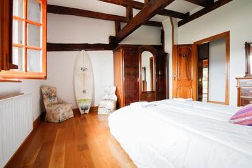Moana Surf Hostel