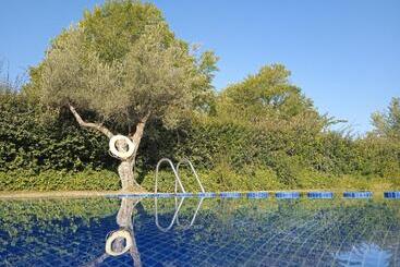 اقامتگاه Camping Terra Alta