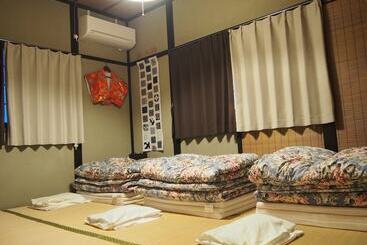 ریوکان Kakure Yado Yuji Inn Hostel
