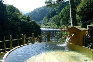 ریوکان Sansuiso Tsuchiyu Spa