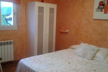 旅馆 Hostal A La Sombra Del Laurel