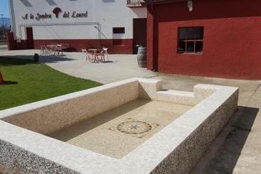 هاستل Hostal A La Sombra Del Laurel