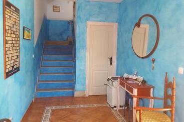 旅馆 Hostal A La Sombra Del Laurel