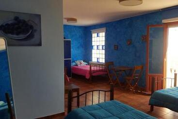 旅馆 Hostal A La Sombra Del Laurel