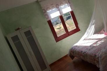 旅馆 Hostal A La Sombra Del Laurel