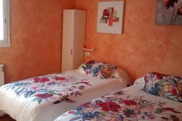 旅馆 Hostal A La Sombra Del Laurel