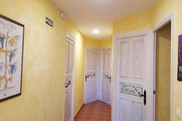 旅馆 Hostal A La Sombra Del Laurel