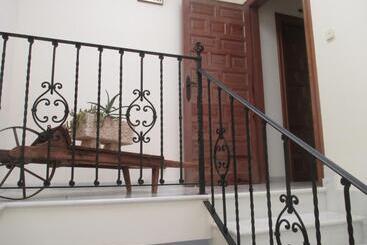 هاستل Hostal Artiga