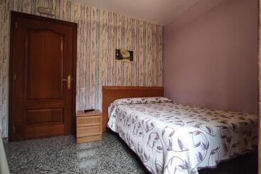 هاستل Hostal Plaza
