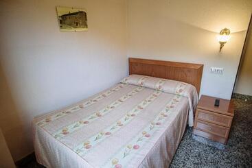 هاستل Hostal Plaza