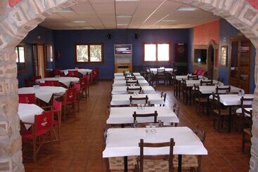Albergue Restaurante Salto De Bierge   Hostel