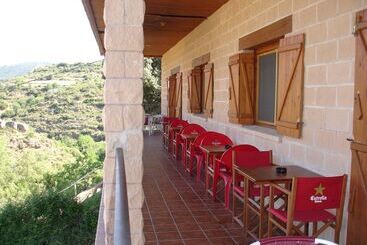 Albergue Restaurante Salto De Bierge   Hostel
