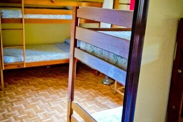 Surftolive House   Hostel