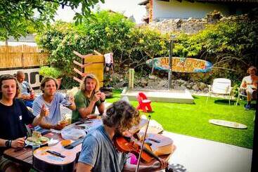 Surftolive House   Hostel