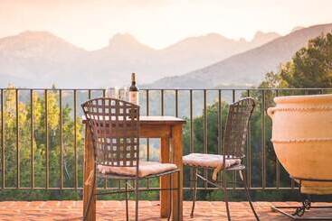 تختخواب و صبحانه Finca El Tossal   Adults Only