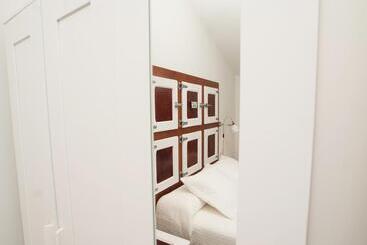 تختخواب و صبحانه Hostal Chic