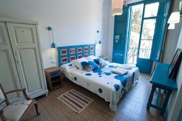 تختخواب و صبحانه Hostal Chic