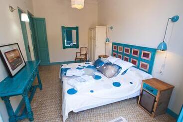 تختخواب و صبحانه Hostal Chic